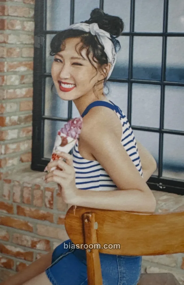 MAMAMOO - Hwasa - 2ND OFFICIAL FANCLUB ‘MOOMOO’ Other fanclub photocard set