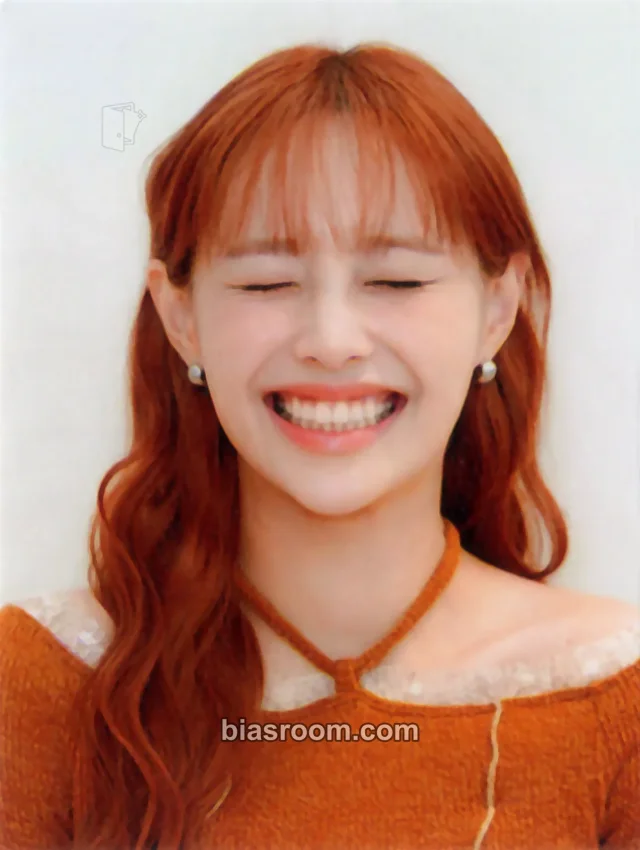 Chuu - Chuu - Howl Album fromm store id photo