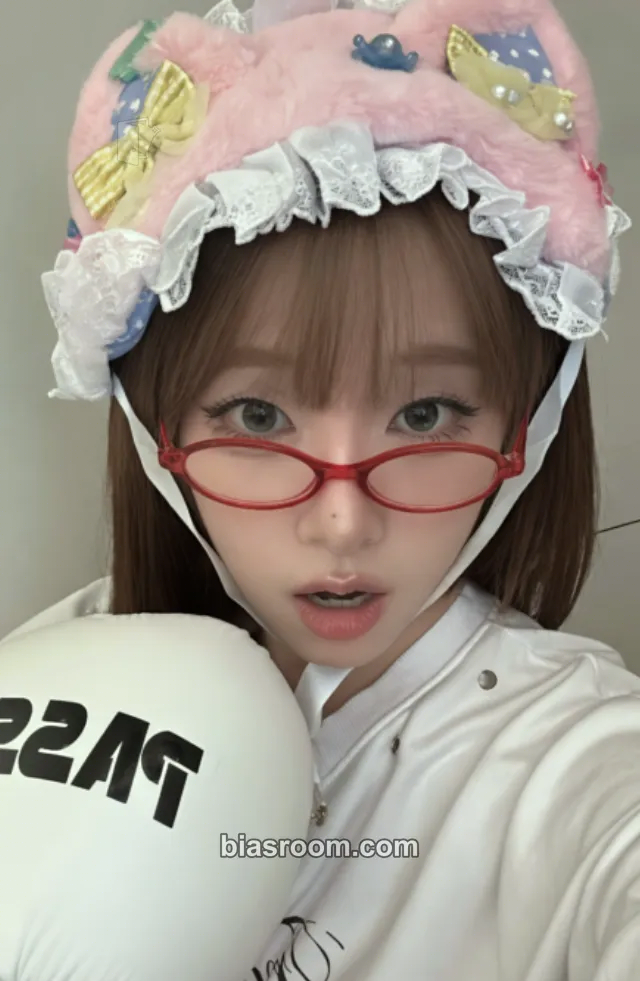 Yena Love Catcher Photocard - Yena K-pop photocard