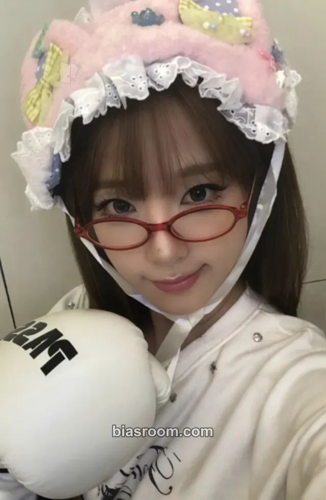 Yena - Yena - Love Catcher Album pob (pre-order benefit) starriver china