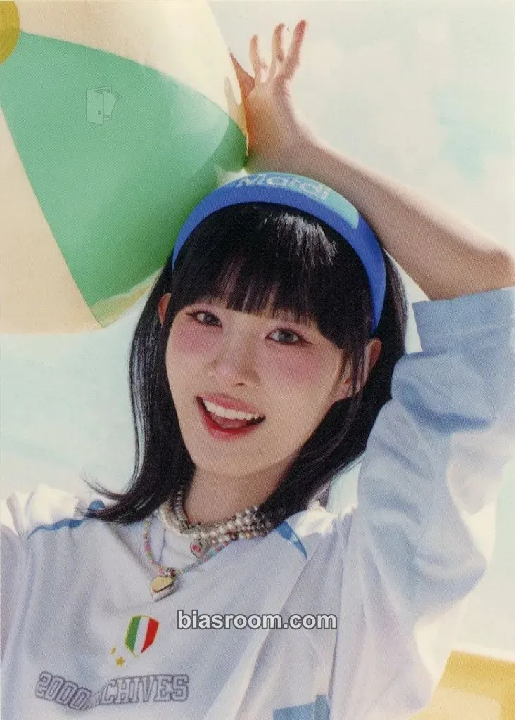 Shizuku Hi-Five Photocard - ME:I - ME:I K-pop photocard