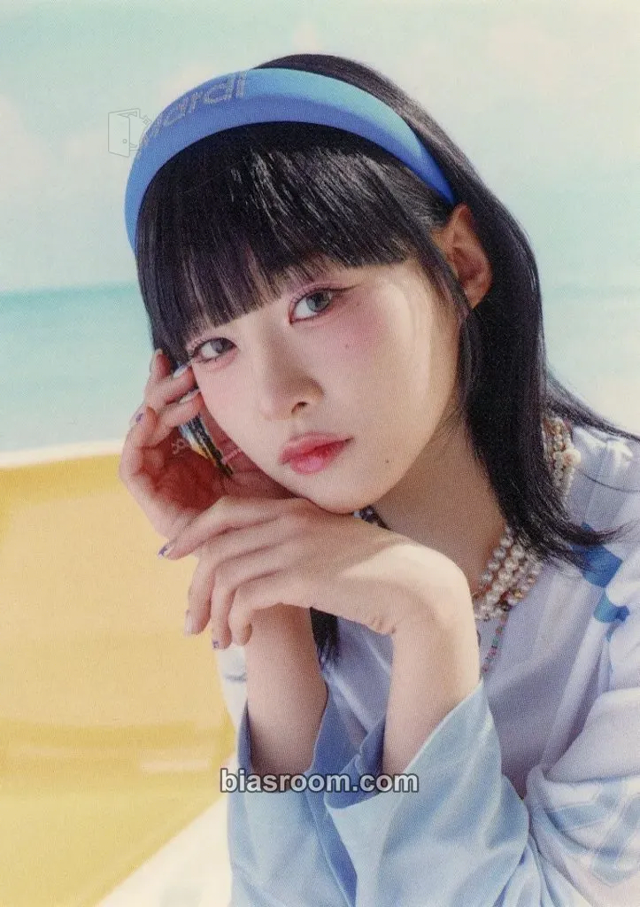 Shizuku Hi-Five Photocard - ME:I - ME:I K-pop photocard