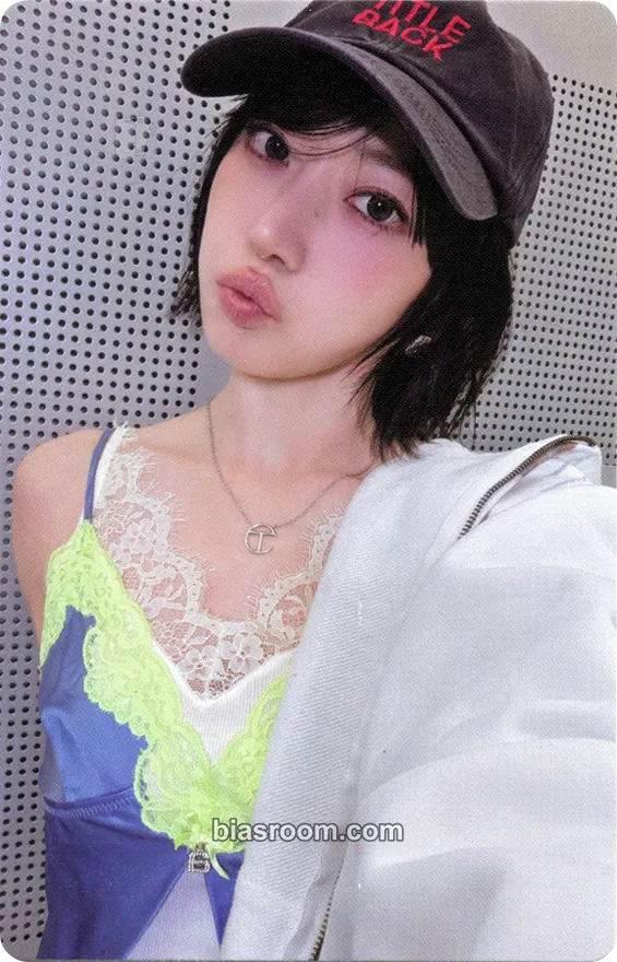 Sakura PUREFLOW pt.1 Photocard - LE SSERAFIM - LE SSERAFIM K-pop photocard