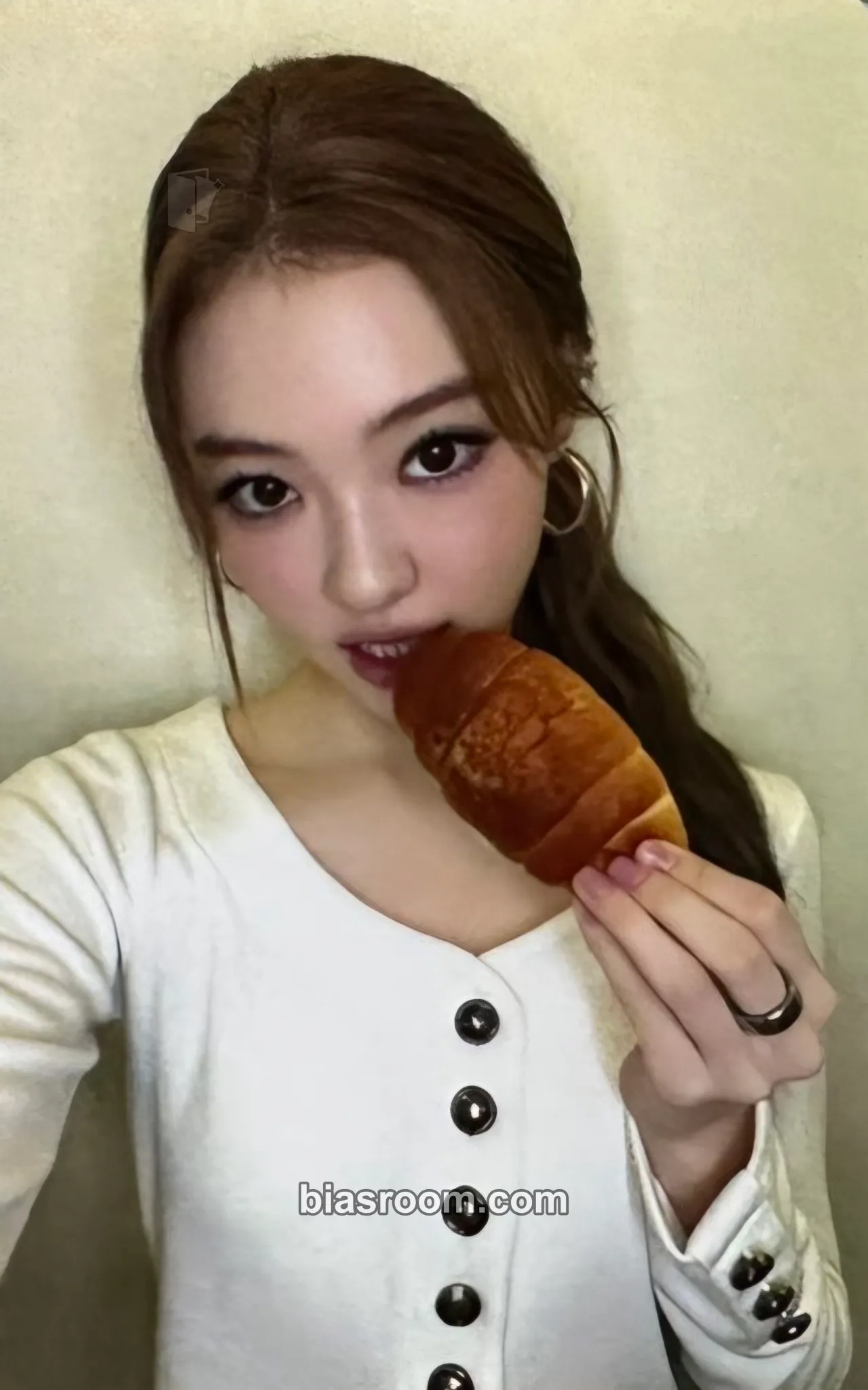 Ella BITE NOW Photocard - MEOVV - MEOVV K-pop photocard