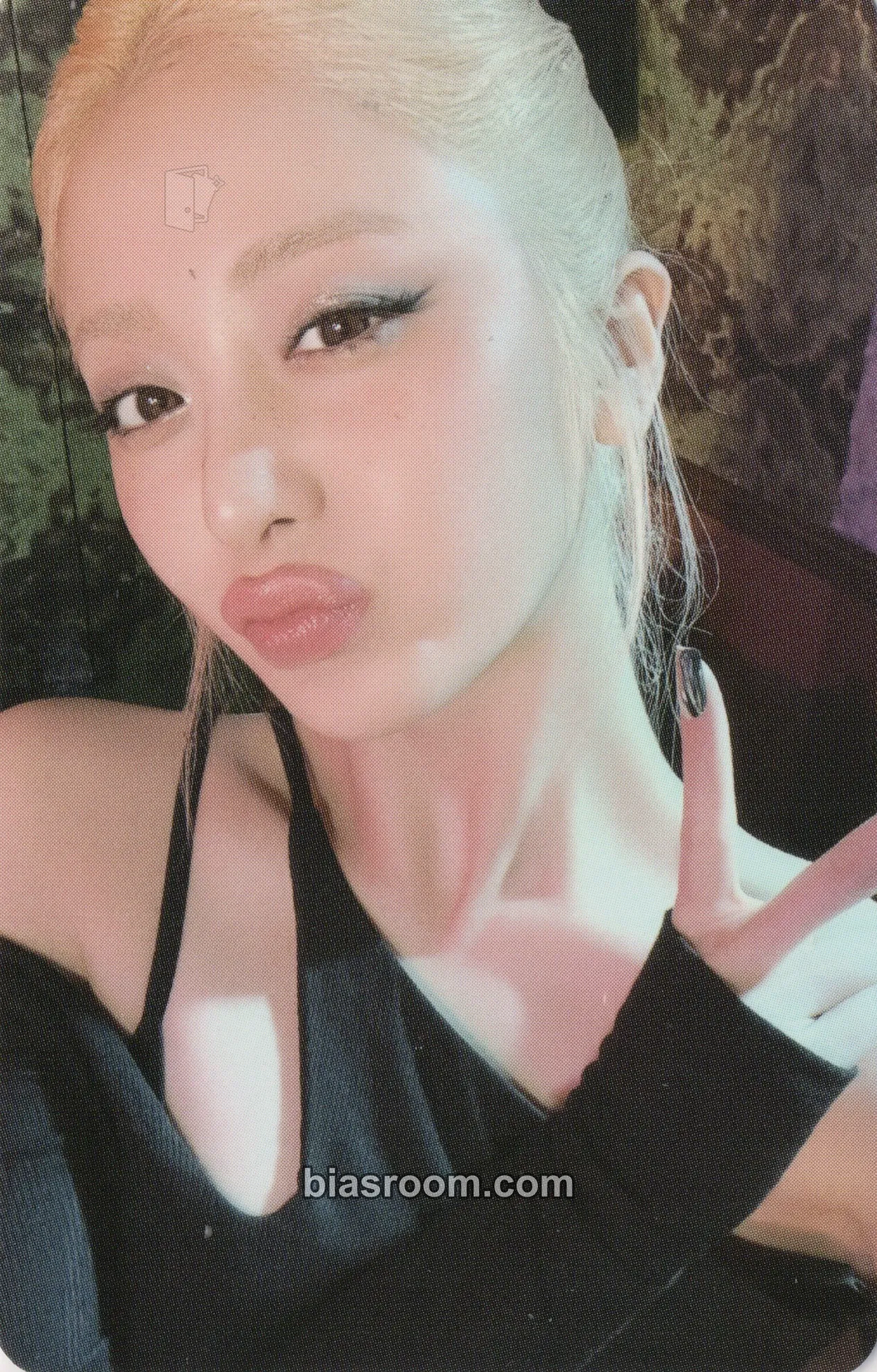 Huh Yunjin PUREFLOW pt.1 Photocard - LE SSERAFIM - LE SSERAFIM K-pop photocard