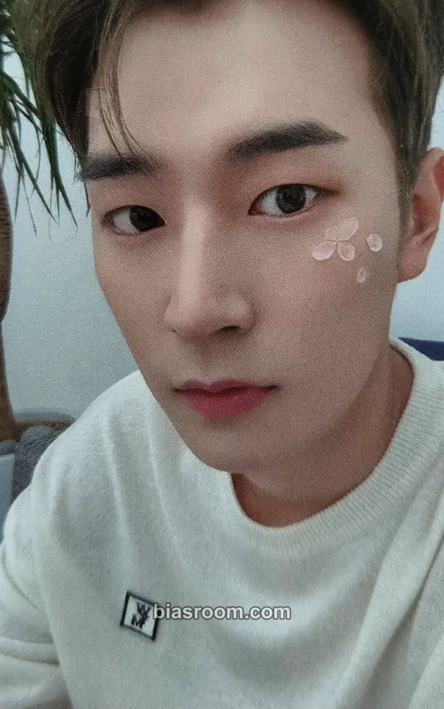 KNK - Seoham - KNK Airline Album photocard set makestar