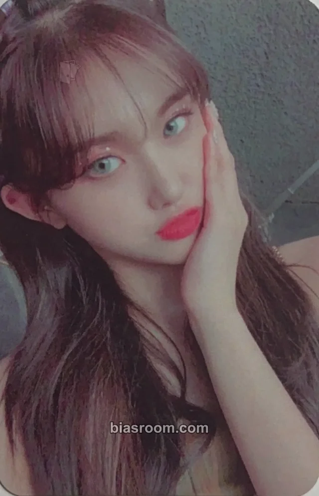 EVERGLOW - Aisha - Hush Album broadcast