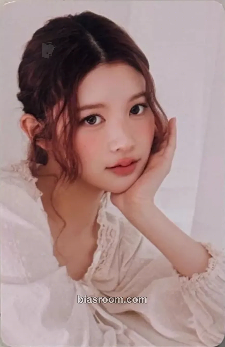 A-na House of H : Hide And Seek Photocard - Hearts2Hearts - Hearts2Hearts K-pop photocard