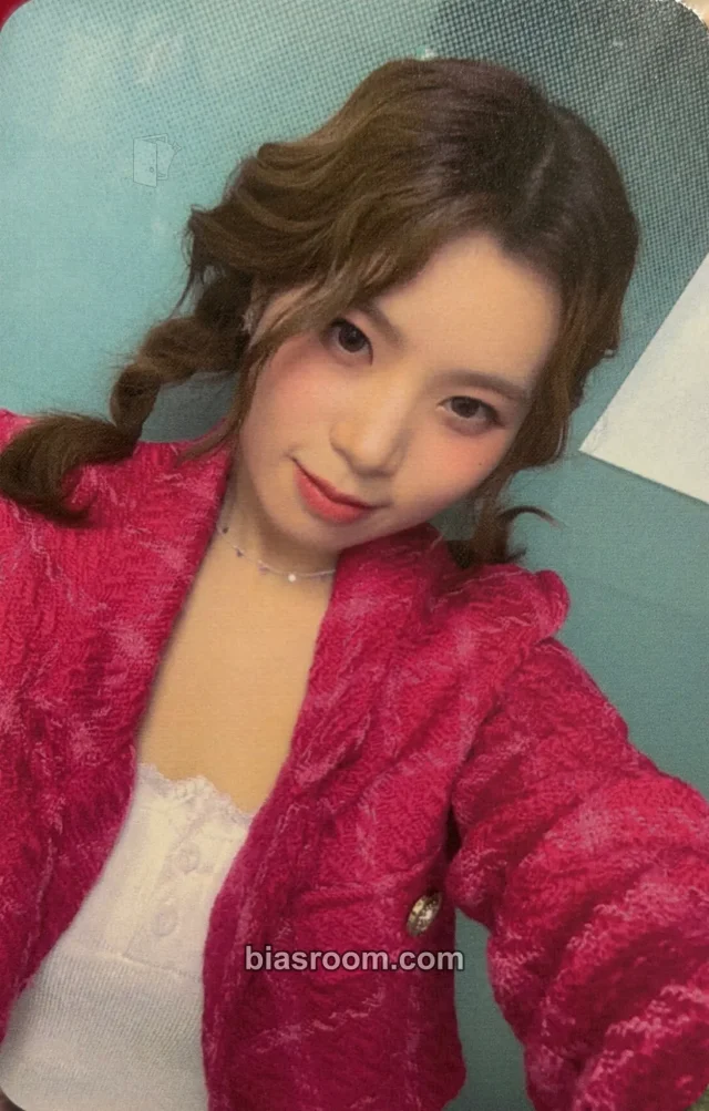 Miku I:MOND Under My K-pop photocard