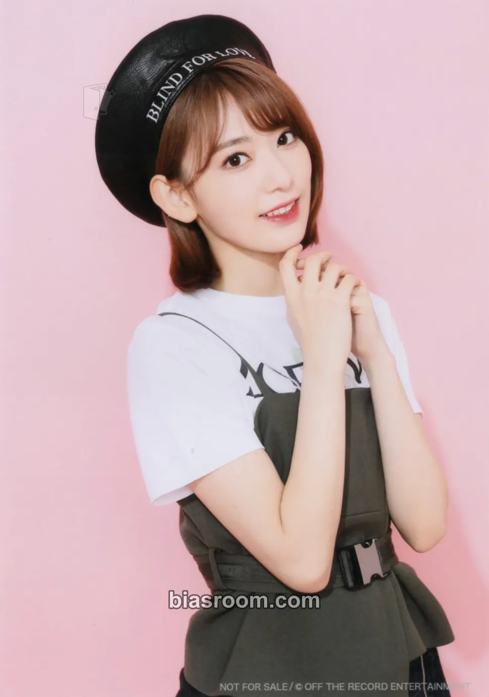 Sakura Suki to Iwasetai Photocard - IZ*ONE - IZ*ONE K-pop photocard