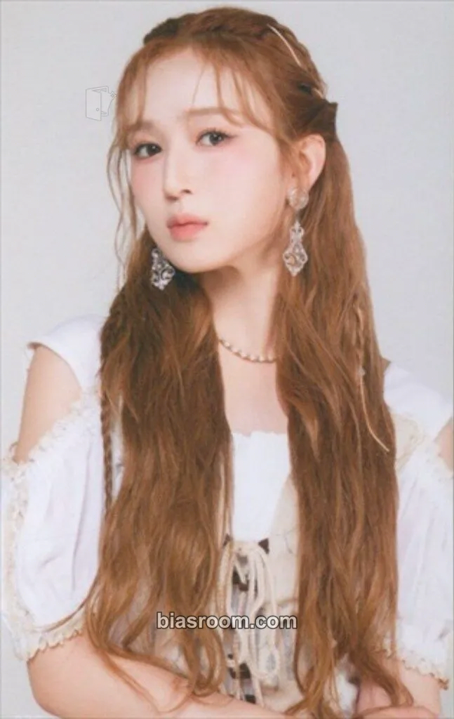 Suzu LAPOSTA 2025 Photocard - ME:I - ME:I K-pop photocard