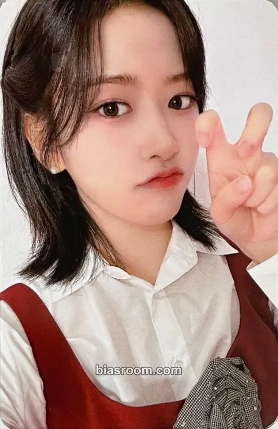 Yujin IVE SWITCH x LINE FRIENDS POP-UP STORE Photocard - IVE - IVE K-pop photocard