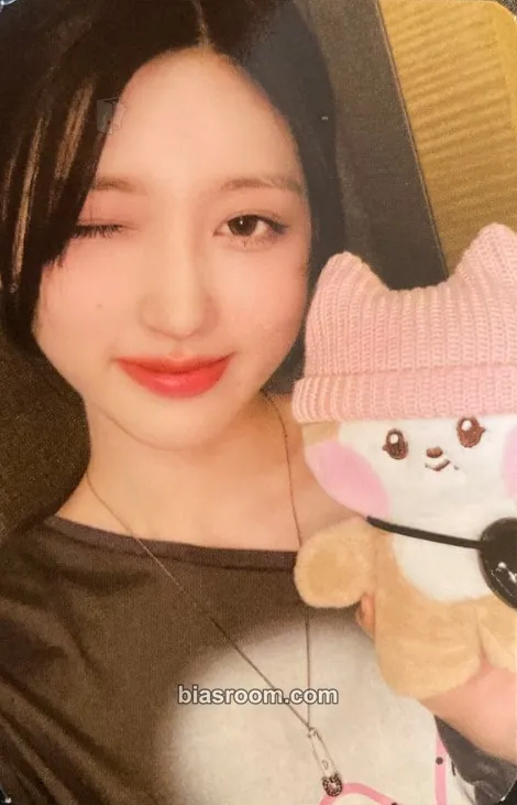 Gaeul IVE SWITCH x LINE FRIENDS POP-UP STORE Photocard - IVE - IVE K-pop photocard