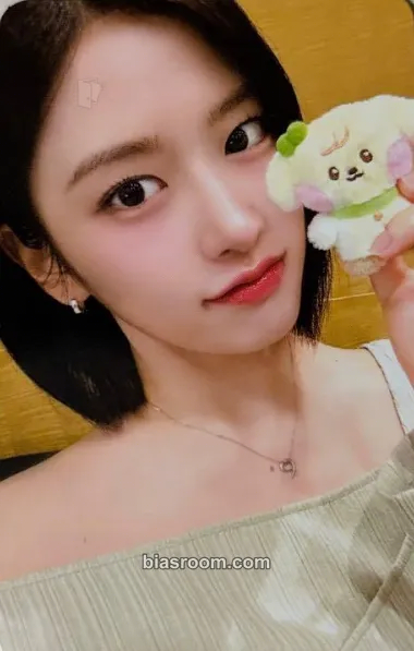 Yujin IVE SWITCH x LINE FRIENDS POP-UP STORE Photocard - IVE - IVE K-pop photocard