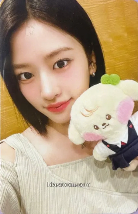 Yujin IVE SWITCH x LINE FRIENDS POP-UP STORE Photocard - IVE - IVE K-pop photocard