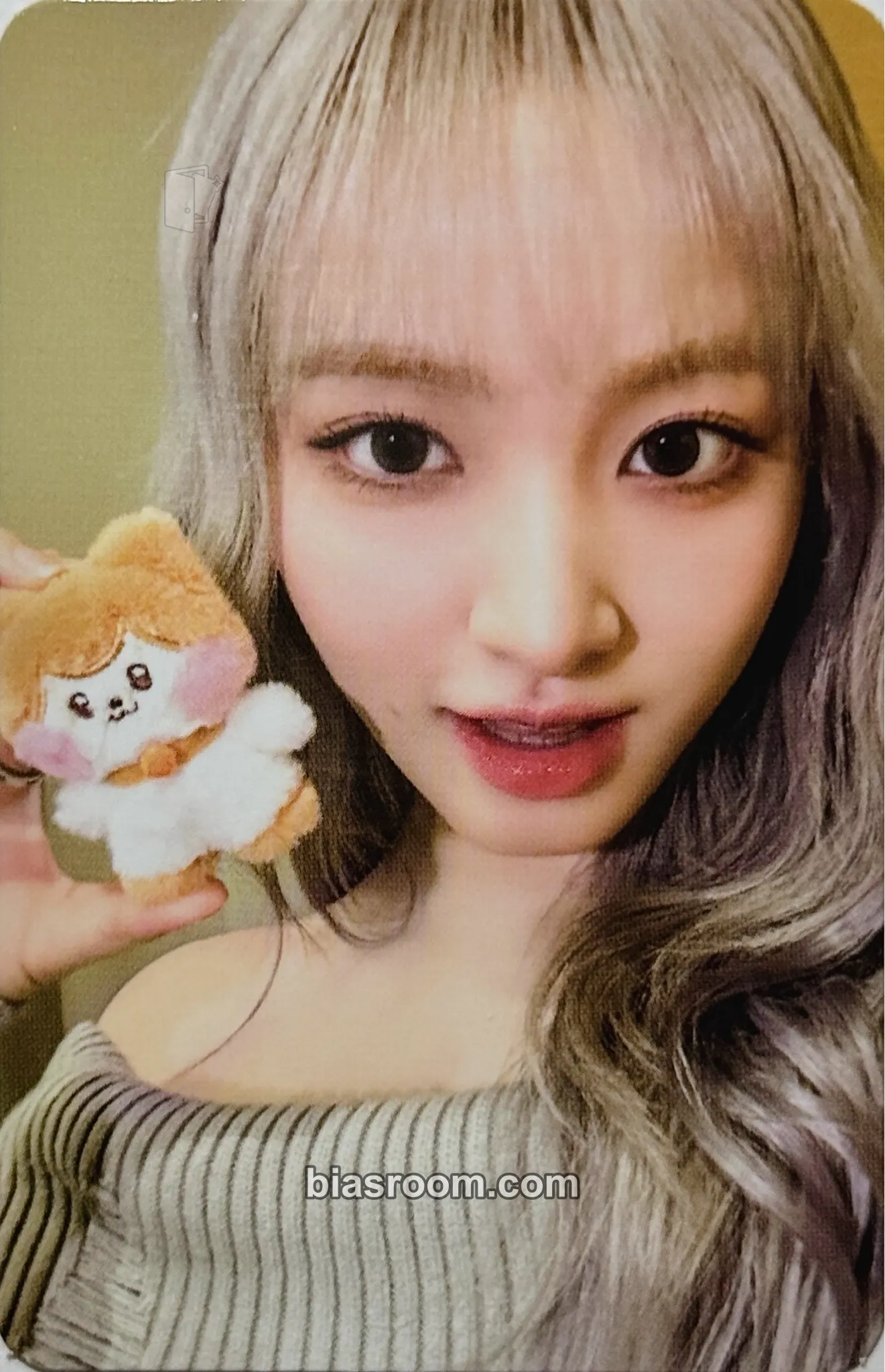 Liz IVE SWITCH x LINE FRIENDS POP-UP STORE Photocard - IVE - IVE K-pop photocard