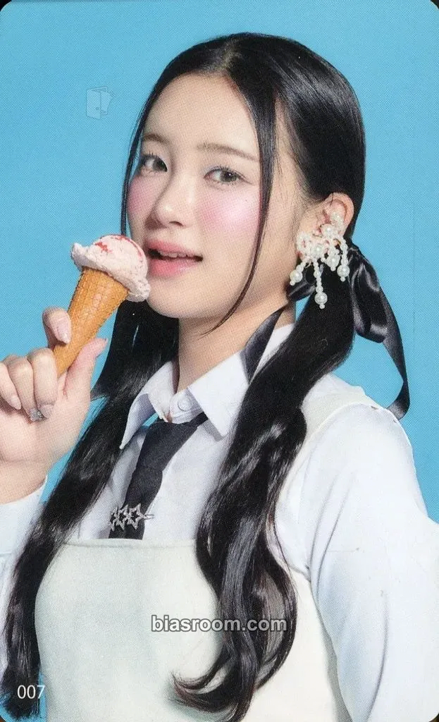 Miu 2024 ME:ICONIC Hi-SUMMER Photocard - ME:I - ME:I K-pop photocard
