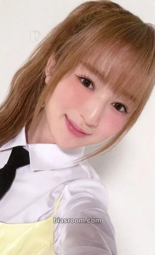 Suzu 2024 ME:ICONIC Hi-SUMMER Photocard - ME:I - ME:I K-pop photocard