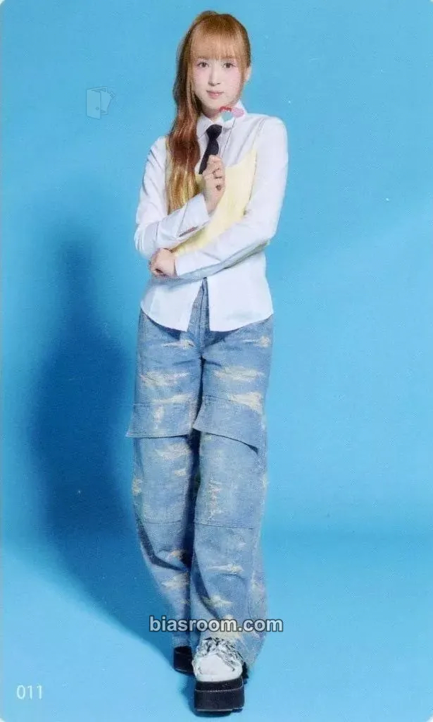 Suzu 2024 ME:ICONIC Hi-SUMMER Photocard - ME:I - ME:I K-pop photocard