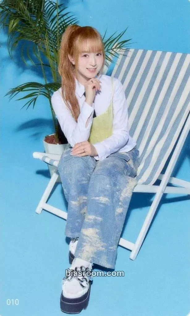 Suzu 2024 ME:ICONIC Hi-SUMMER Photocard - ME:I - ME:I K-pop photocard