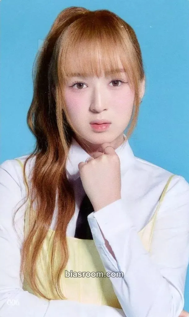 Suzu 2024 ME:ICONIC Hi-SUMMER Photocard - ME:I - ME:I K-pop photocard