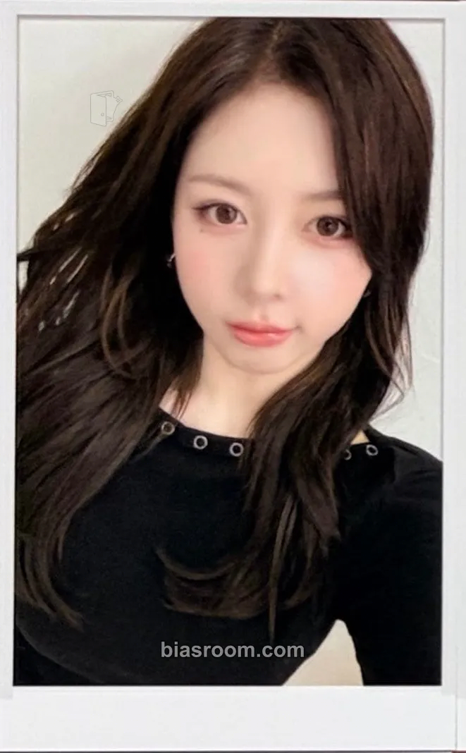 Hyerin Beyond Beauty Photocard - tripleS - tripleS K-pop photocard