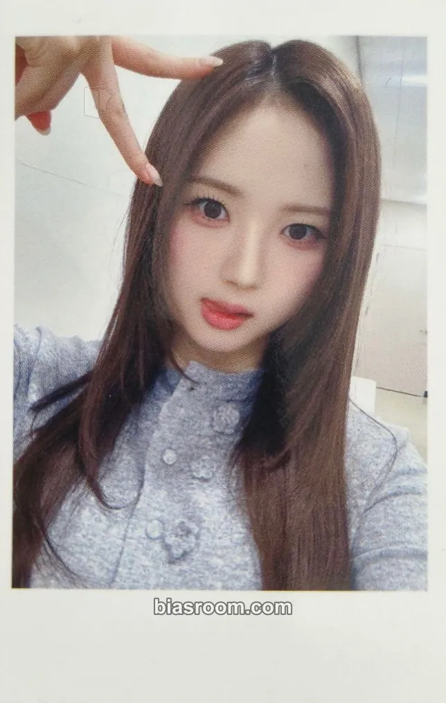 Jiwoo Beyond Beauty Photocard - tripleS - tripleS K-pop photocard