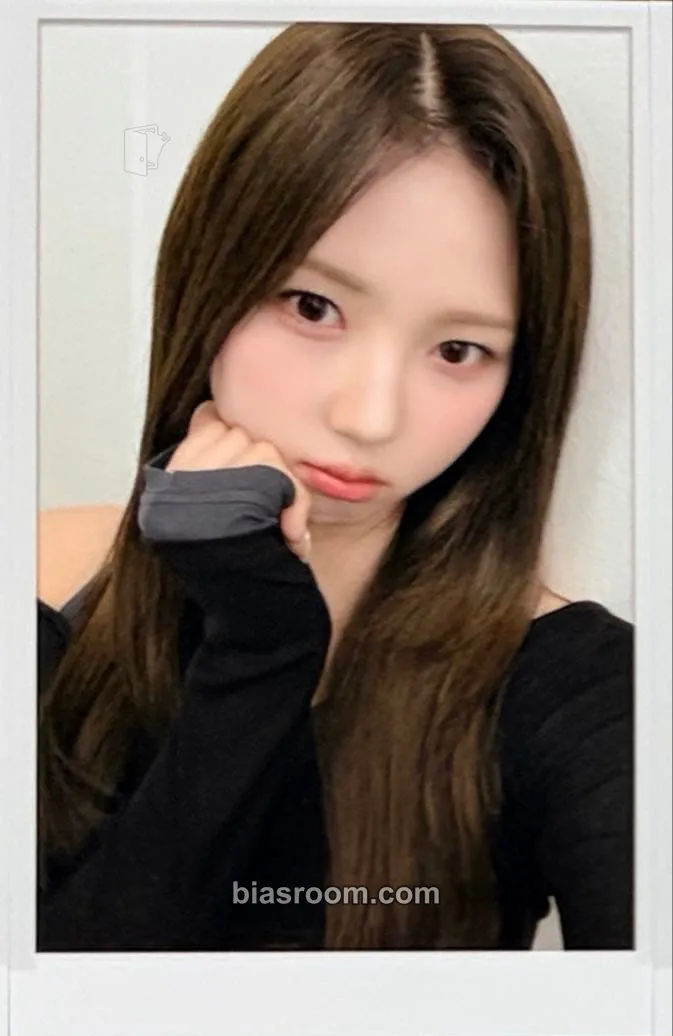 Jiwoo Beyond Beauty Photocard - tripleS - tripleS K-pop photocard