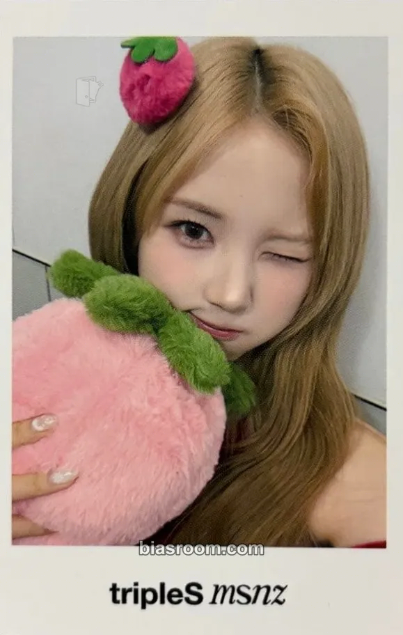 Jiwoo Beyond Beauty Photocard - tripleS - tripleS K-pop photocard