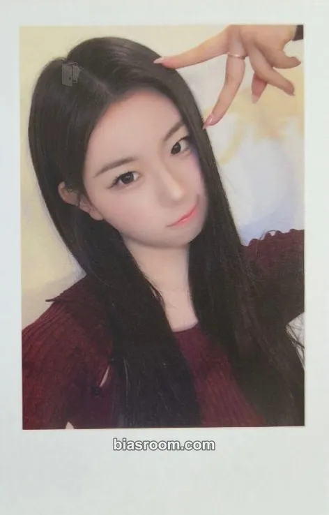 Chaeyeon Beyond Beauty Photocard - tripleS - tripleS K-pop photocard