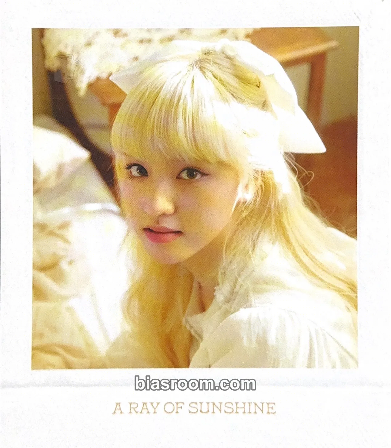 Liz 2022 Season's Greetings: A Ray of Sunshine Photocard - IVE - IVE K-pop photocard