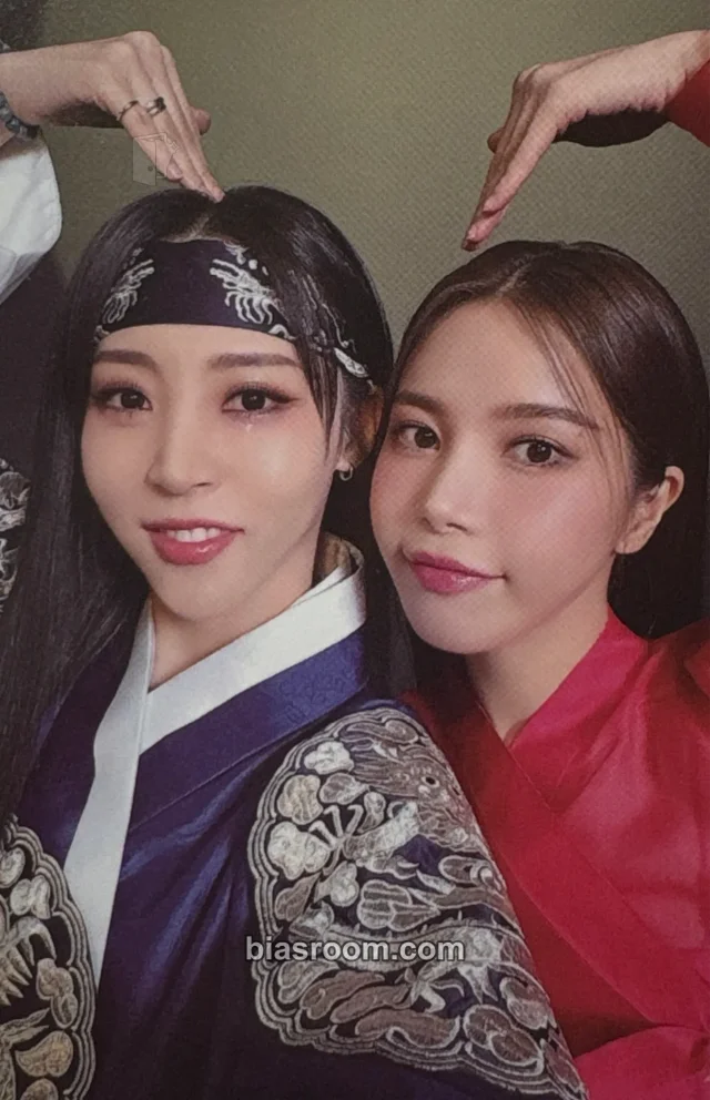 MAMAMOO - Solar & Moonbyul - ACT 1, SCENE 1 Album merch photocard photocard binder photocard set