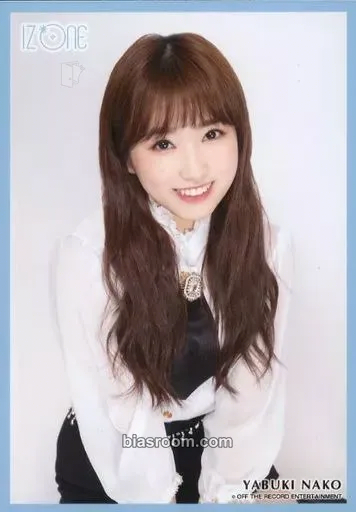 Nako KCON 2019 Photocard - IZ*ONE - IZ*ONE K-pop photocard