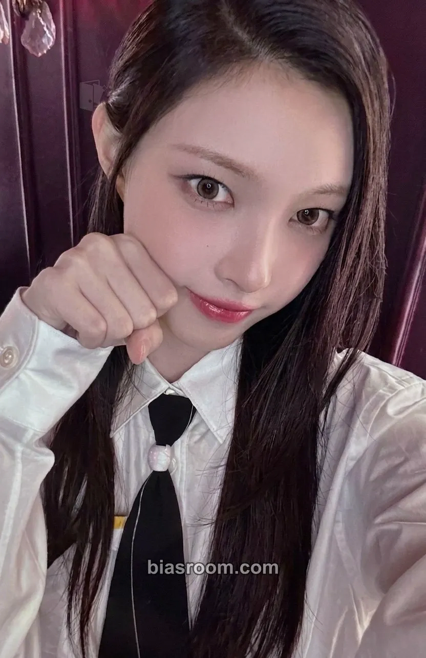 Yunah Sunday Morning Photocard - ILLIT - ILLIT K-pop photocard