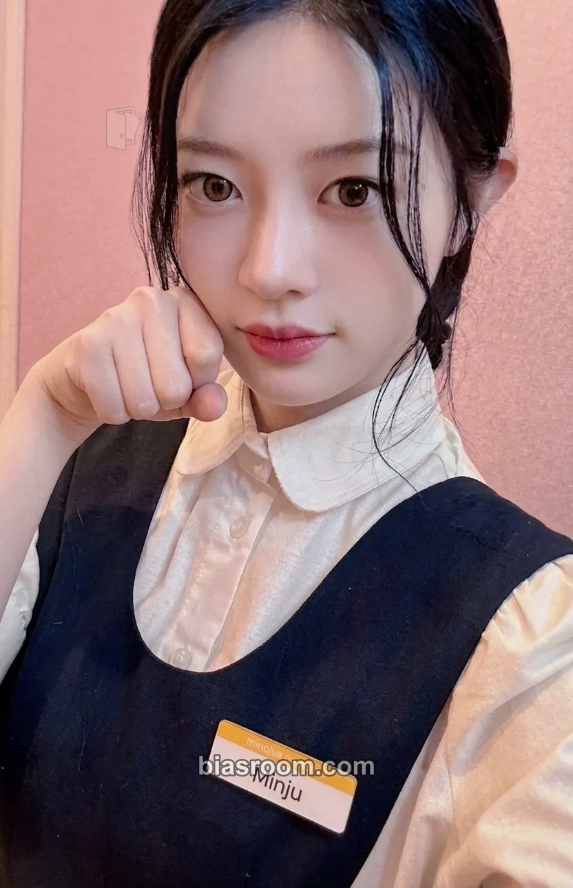 Minju Sunday Morning Photocard - ILLIT - ILLIT K-pop photocard