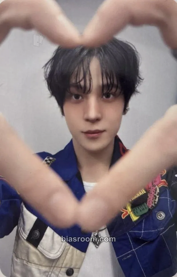 Yunho ANITEEZ IN COLOR Photocard - ATEEZ - ATEEZ K-pop photocard