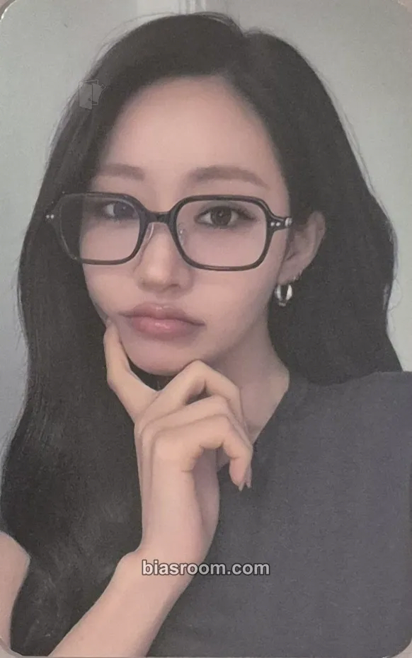 Julie KISS OF LIFE X PUBLIC BEACON Photocard - KISS OF LIFE - KISS OF LIFE K-pop photocard