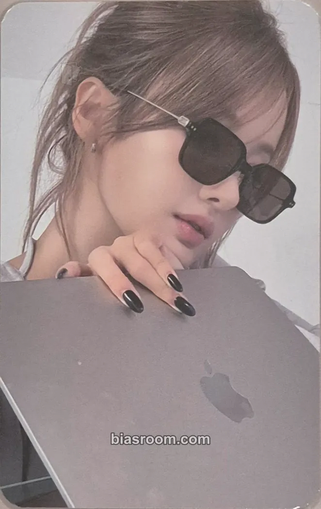Belle KISS OF LIFE X PUBLIC BEACON Photocard - KISS OF LIFE - KISS OF LIFE K-pop photocard