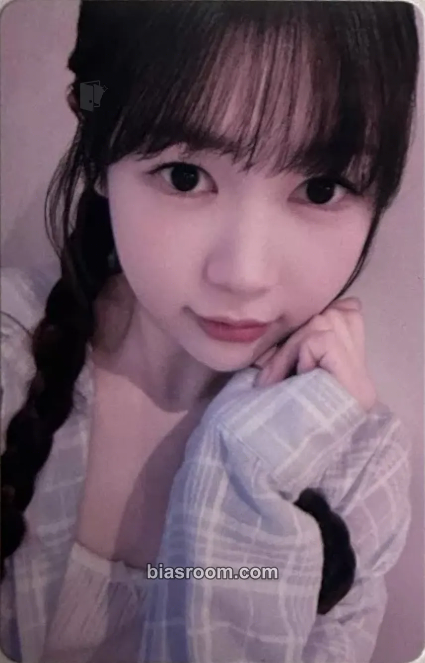 Ye-on The Chase Photocard - Hearts2Hearts - Hearts2Hearts K-pop photocard