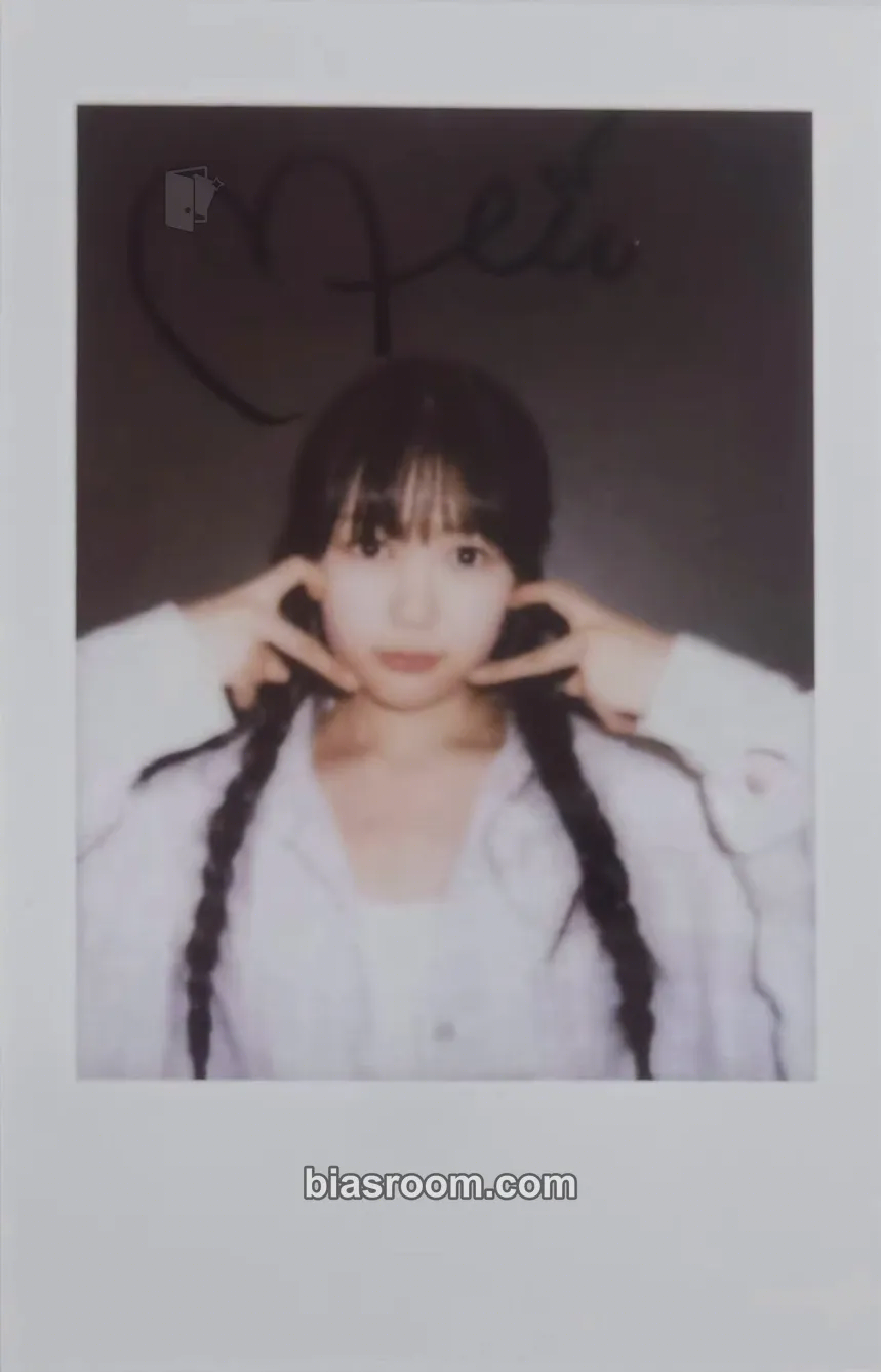 Ye-on The Chase Photocard - Hearts2Hearts - Hearts2Hearts K-pop photocard