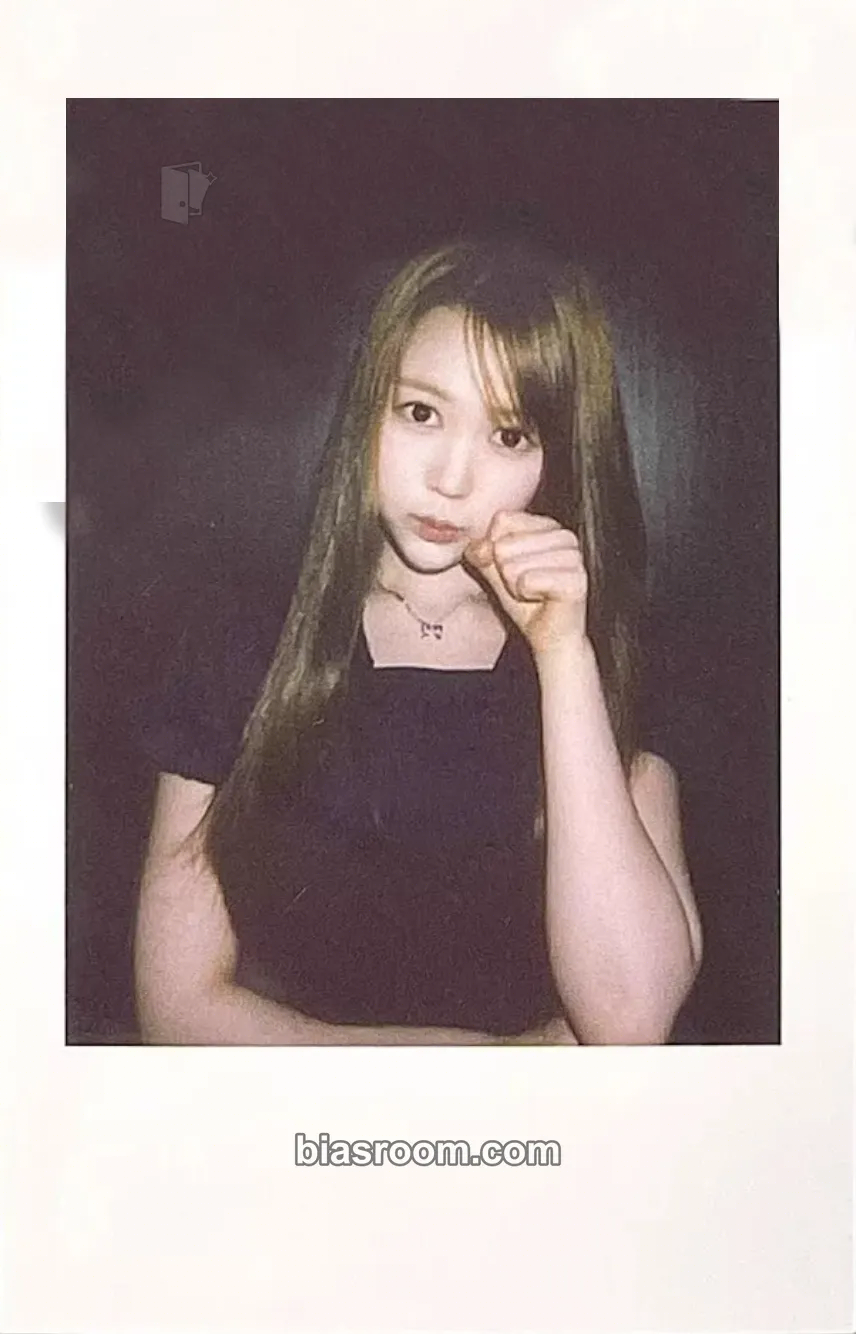 Ye-on The Chase Photocard - Hearts2Hearts - Hearts2Hearts K-pop photocard
