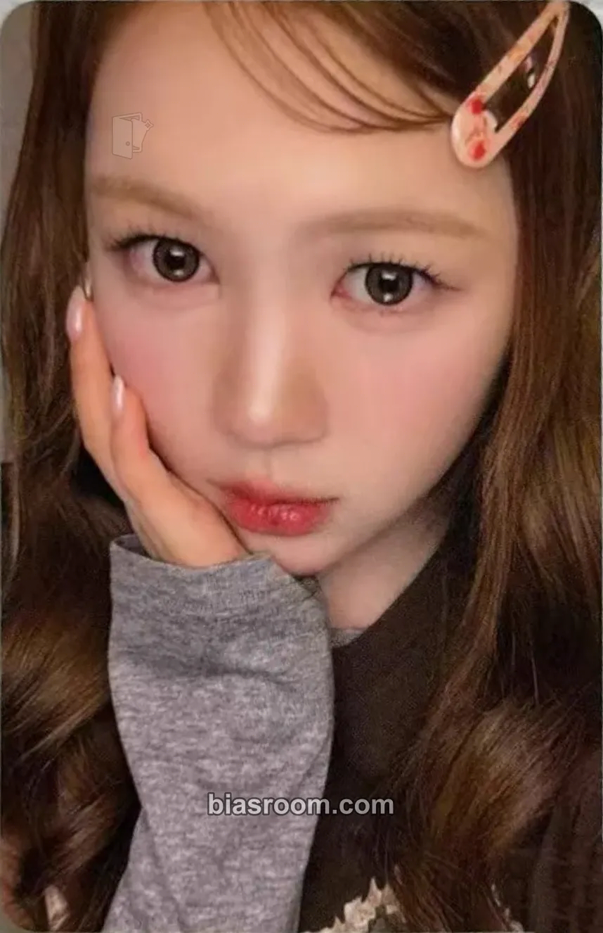 Ye-on FOCUS Photocard - Hearts2Hearts - Hearts2Hearts K-pop photocard