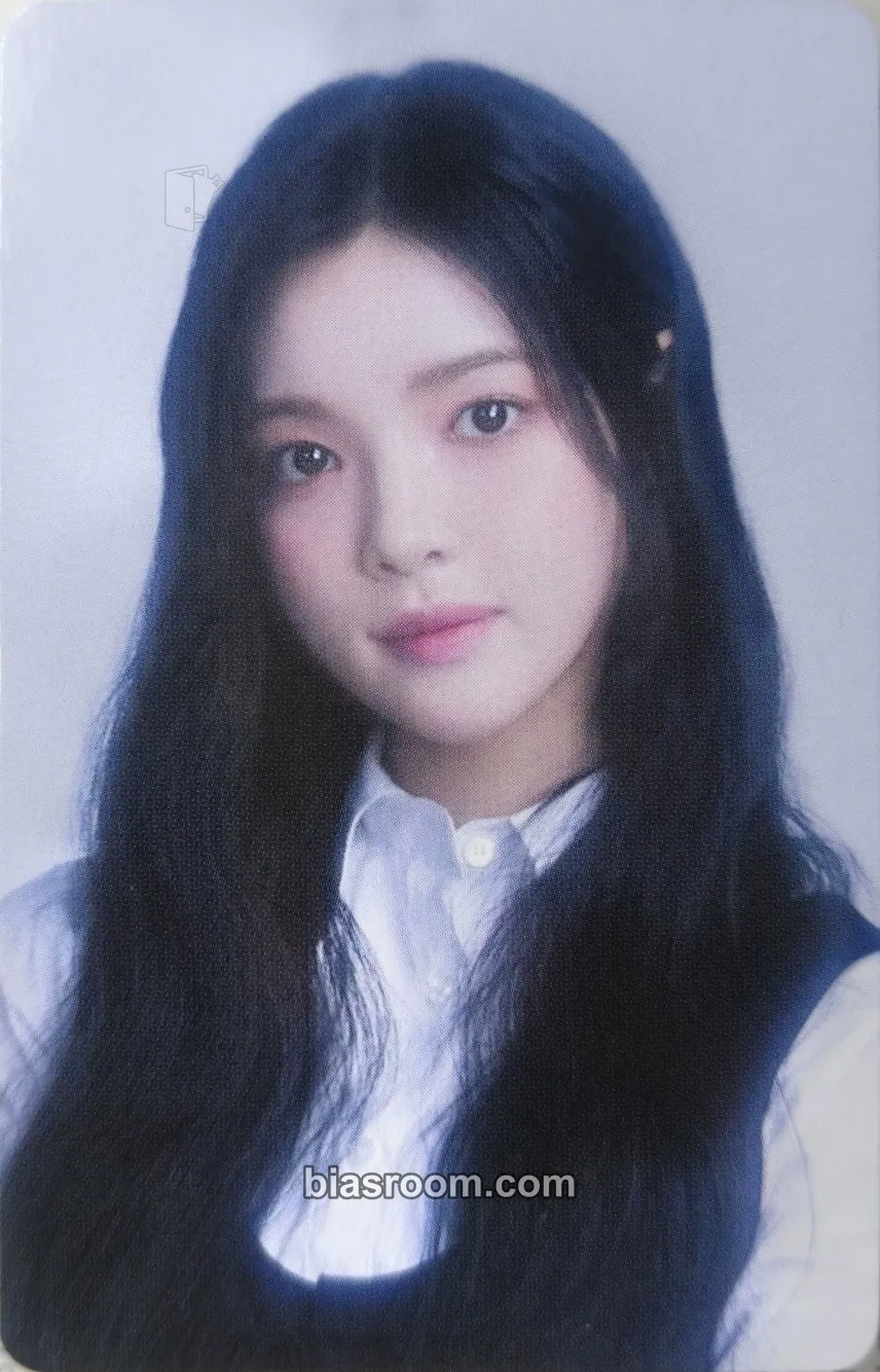 Yuha SMTOWN Live 2025 Photocard - Hearts2Hearts - Hearts2Hearts K-pop photocard