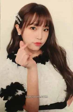 Yena HEART*IZ Photocard - IZ*ONE - IZ*ONE K-pop photocard