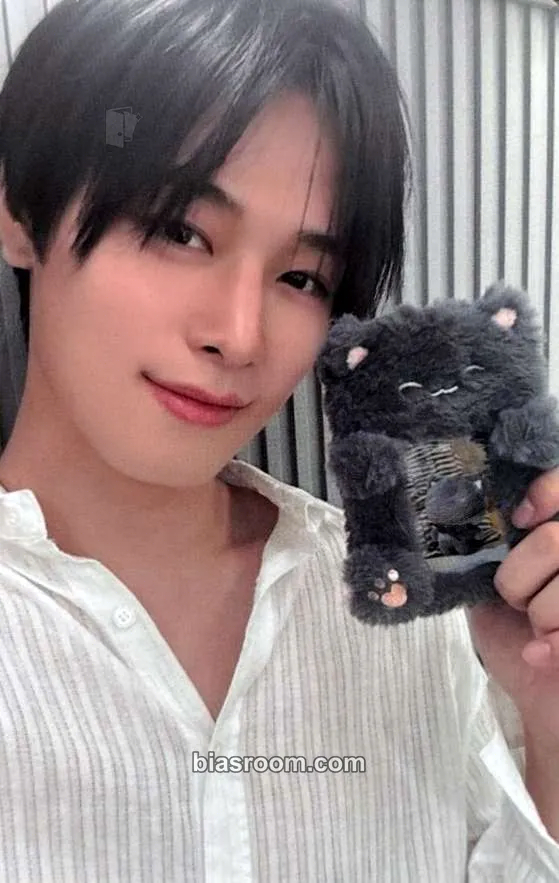 Juyeon WORLD TOUR: Zeneration 2 Photocard - THE BOYZ - THE BOYZ K-pop photocard