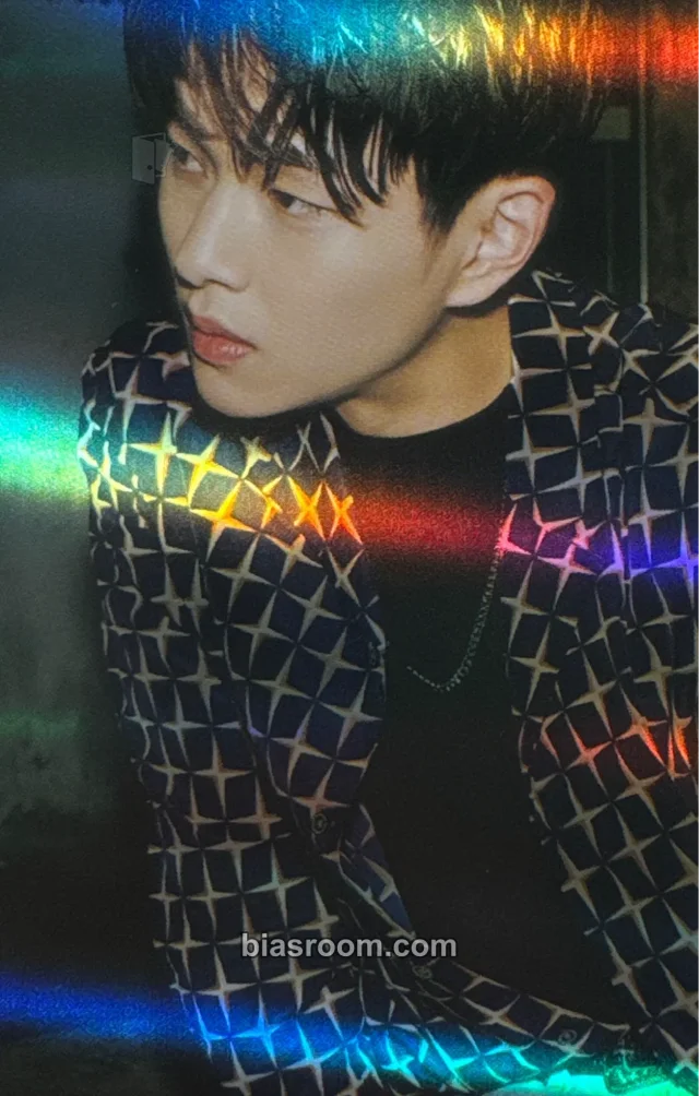 SHINee - Onew - 1 of 1 - The 5th Album Album merch photocard photocard set holographic (hologram)