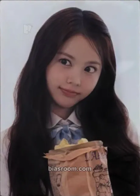 Carmen TELECA 2025 Kpop Rookie Photocard - Hearts2Hearts - Hearts2Hearts K-pop photocard