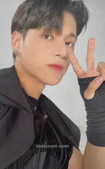 Wooyoung The Fellowship : Break The Wall World Tour 2022 - 2023 Photocard - ATEEZ - ATEEZ K-pop photocard