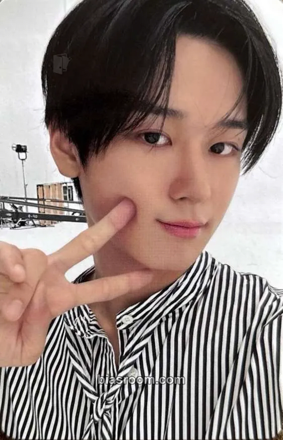 Juyeon WORLD TOUR: Zeneration 2 Photocard - THE BOYZ - THE BOYZ K-pop photocard