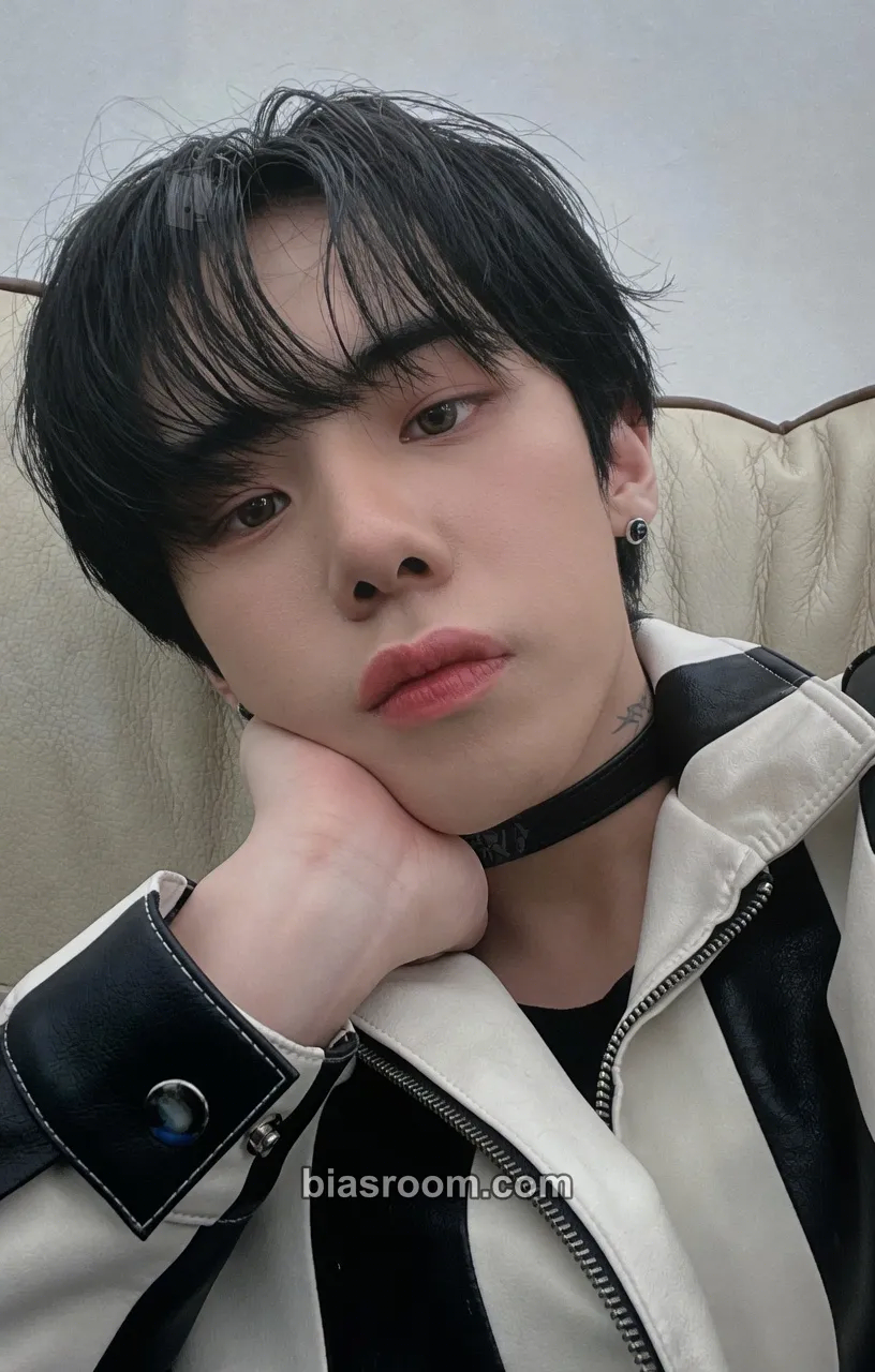 Xen Love Me Like Photocard - Omega X - Omega X K-pop photocard